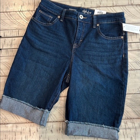 Style & Co. Pants - NWT Bermuda Cuffed Shorts Curvy Fit Stretch Denim Mid-rise Style & Co Size 6